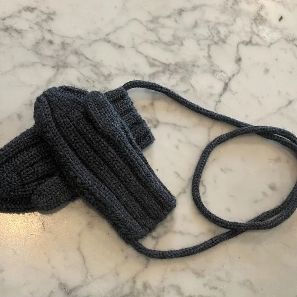 BONPOINT charcoal grey mittens on string T2 $140